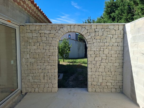 montage mur en pierre - maçonnerie-vaucluse