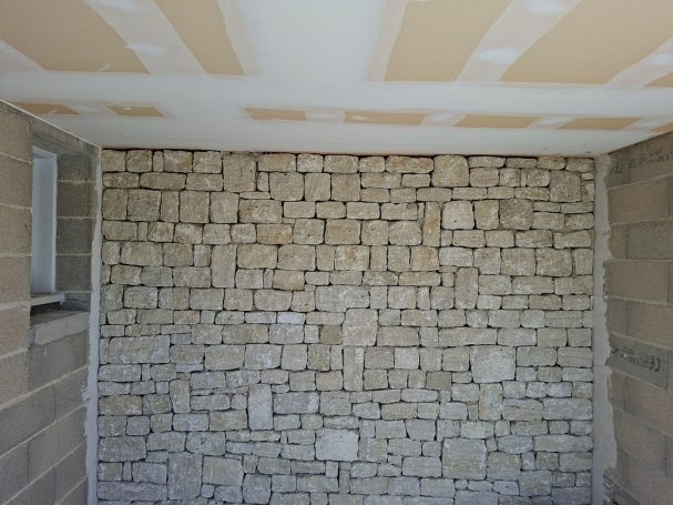 montage mur en pierre - maçonnerie - vaucluse